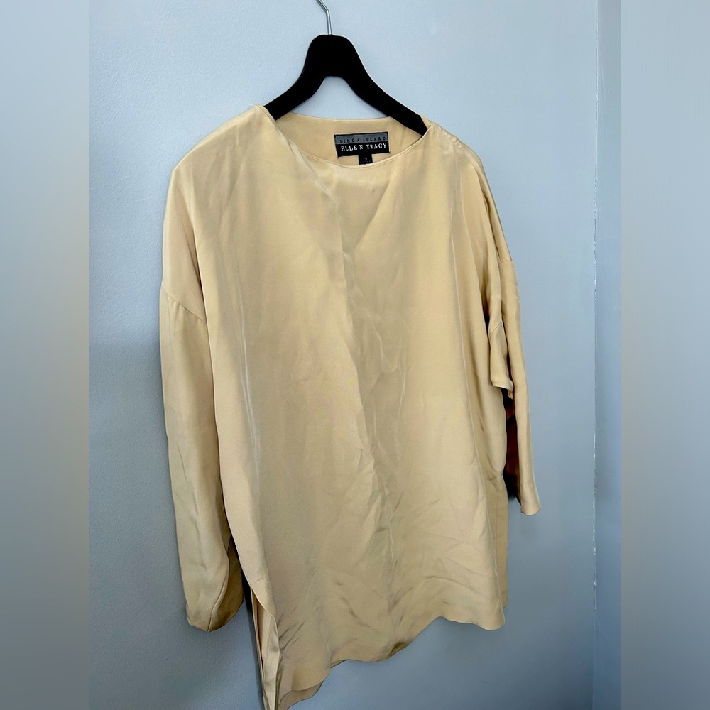 Two piece silk outfit. Ellen Tracy. Skirt is NWT and size 12. Top is size 10.